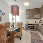 דירה Romantic Oasis