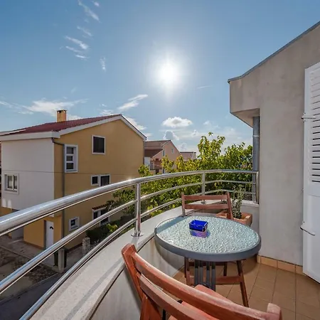 Romantic Oasis Apartman Zára